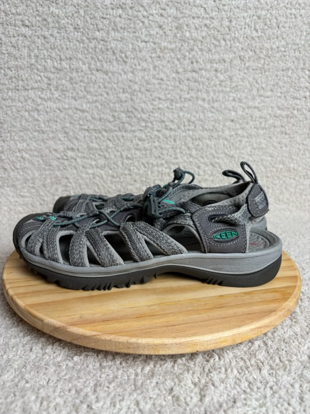 Keen Sandals Womens 7.5 Whisper Closed Toe Bungee Water Shoe in Grey Green